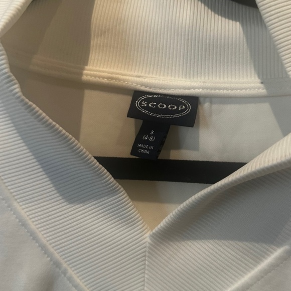 NWT Scoop v neck pull over - Picture 4 of 5